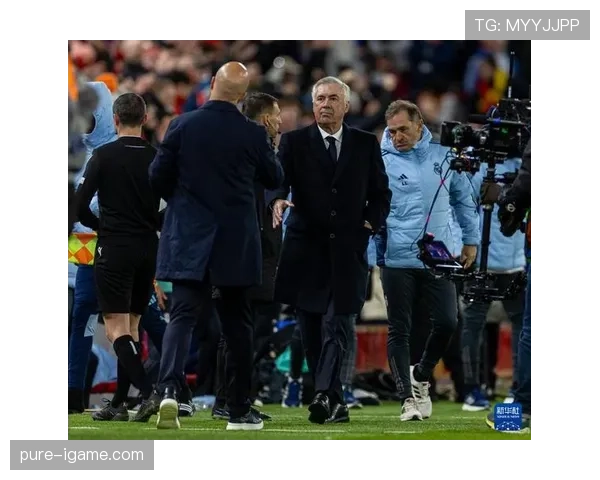 维尼修斯更衣室影响力持续发酵，助力球队凝聚士气共筑团结氛围