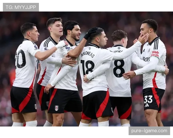 曼联近期表现波动，体系问题逐步反映至赛场稳定性