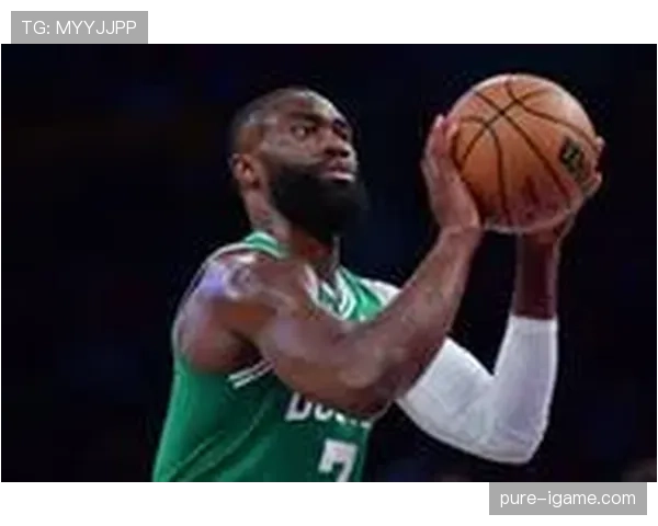 杰伦·布朗突破创造得分机会提升关键时刻表现明显