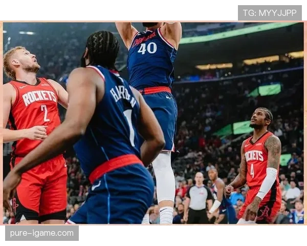 杰伦·格林突破得分效率提升显著 拉开与队友的关键时刻差距