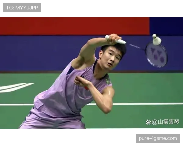 李诗沣机场照像个富二代，手里那包比我房租还...